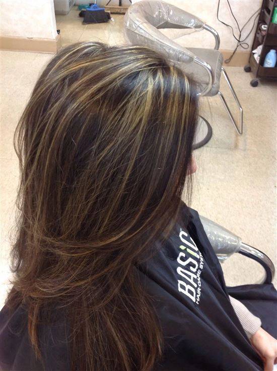 Мелирование на светлые волосы темными прядями: обратное, цветное, калифорнийское. пошаговая инструкция с фото