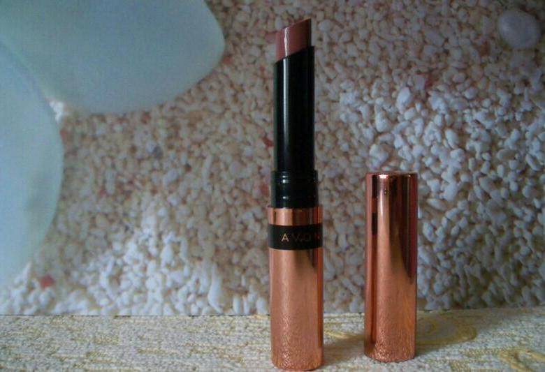 Avon губная помада "сияние цвета" в 14 оттенках